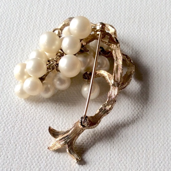Faux Pearl Bon Bon Cluster Brooch Tree Grapes Vine - Picture 2 of 5